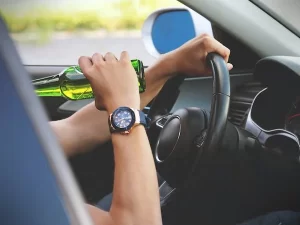 Alcohol al volante y daños materiales